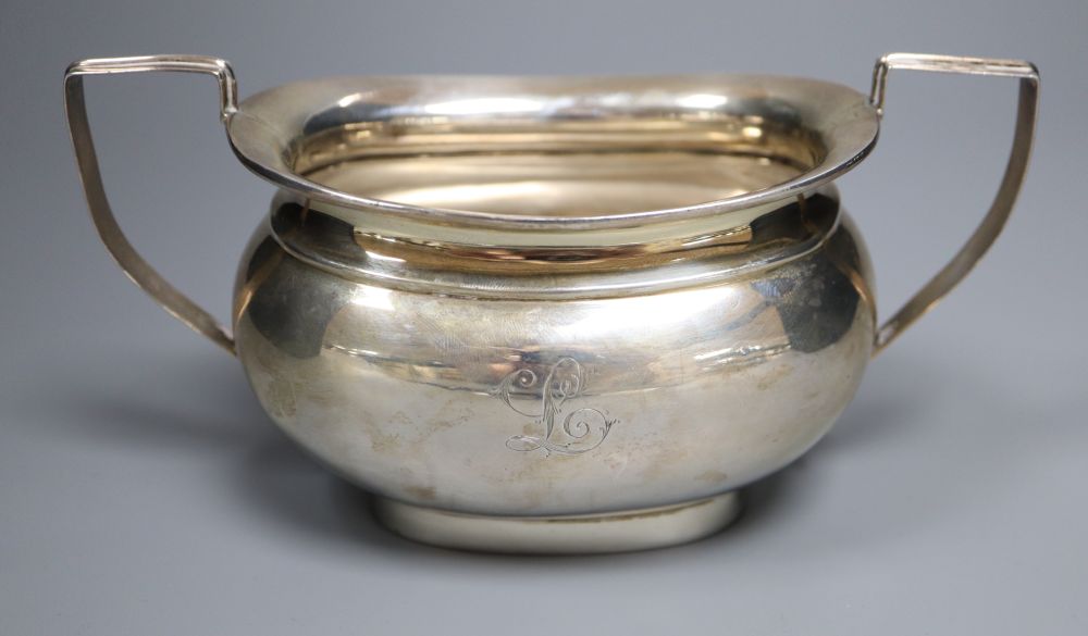 A George V silver two handled sugar bowl, Deakin & Francis, Birmingham, 1921, 6oz.